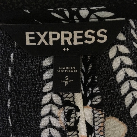 Express Black & White Floral Flowy Shirt Tunic - Picture 3 of 3